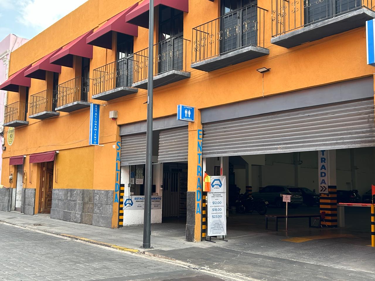 Local comercial en renta Centro, Puebla, Puebla (estacionamiento, salón y local)